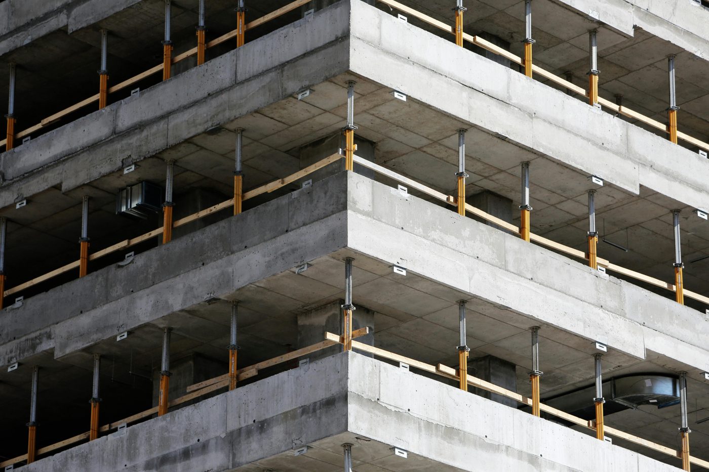 Structure de béton en construction